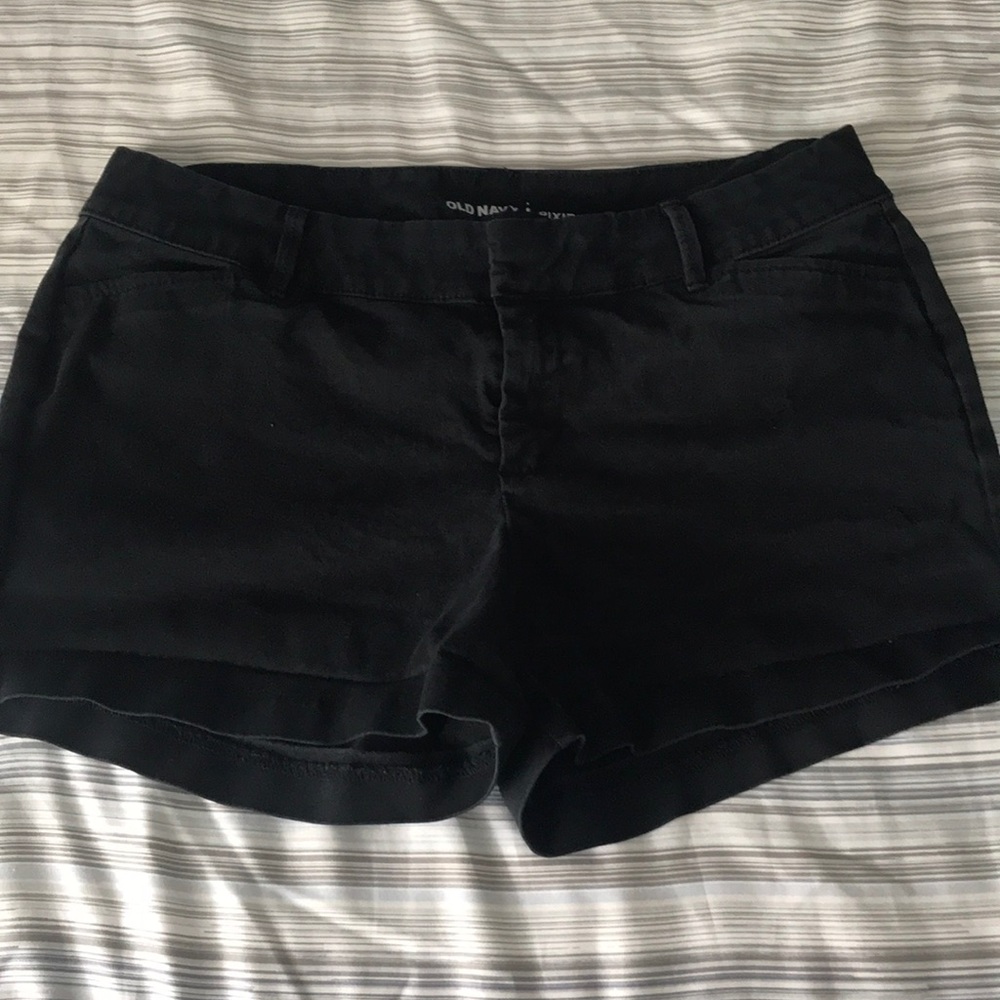 Old Navy black pixie shorts size 4